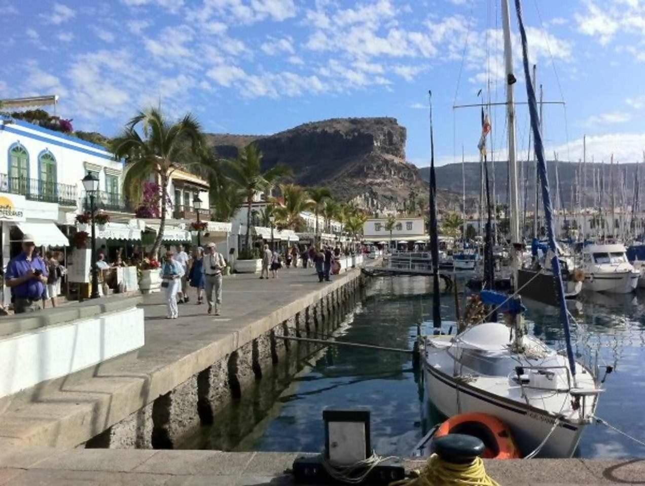Precioso Yate En El Centro Del Puerto De Mogan Hotel Exterior photo